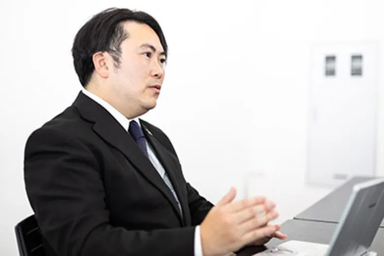 スタートアップ向けの支援を活用し、3～4万円程度で事務所を借りられたと語る木村社長