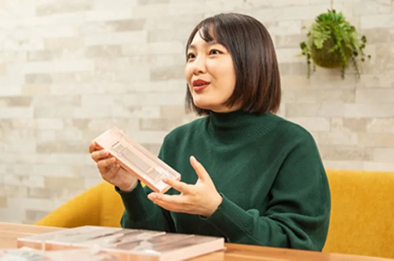GAACALの取り扱い商品について語る朱代表