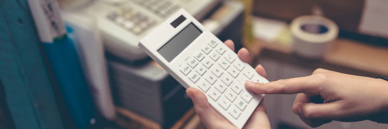 インボイス制度の飲食店への影響は？レシートの記載や登録申請方法を解説