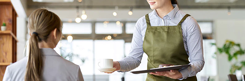 インボイス制度がサービス業へ与える影響は？法人・個人事業主の業態に分けて解説