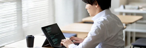 副業で個人事業主になると得？メリットや青色申告も解説